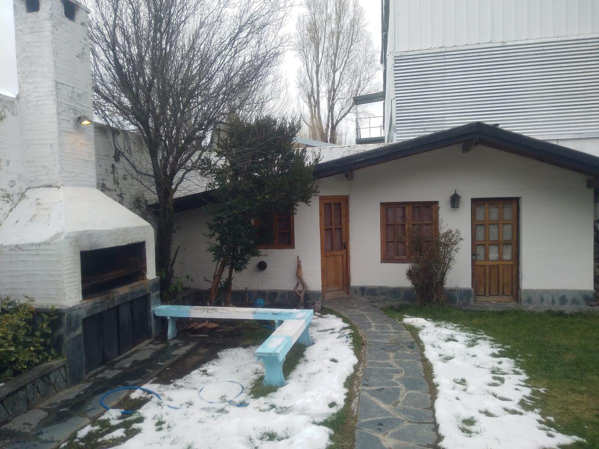 Universal Traveller'S Hostel سان كارلوس دي باريلوتشي المظهر الخارجي الصورة